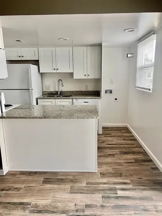 3 Bed 2 Bath Contemporary High-Rise Condo in Orlando, FL - 3