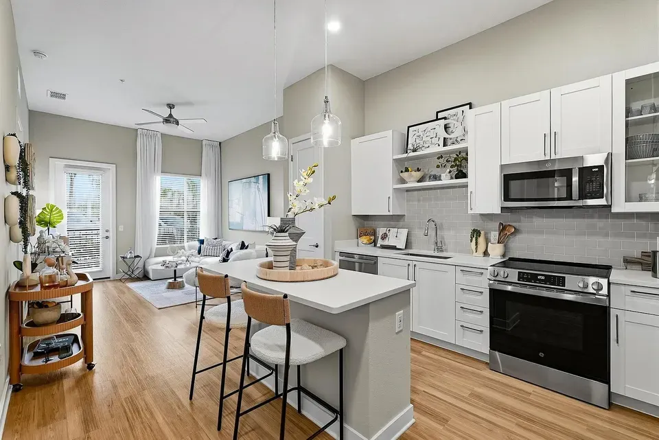 3 Bed 2 Bath Contemporary High-Rise Condo in Orlando, FL - 1