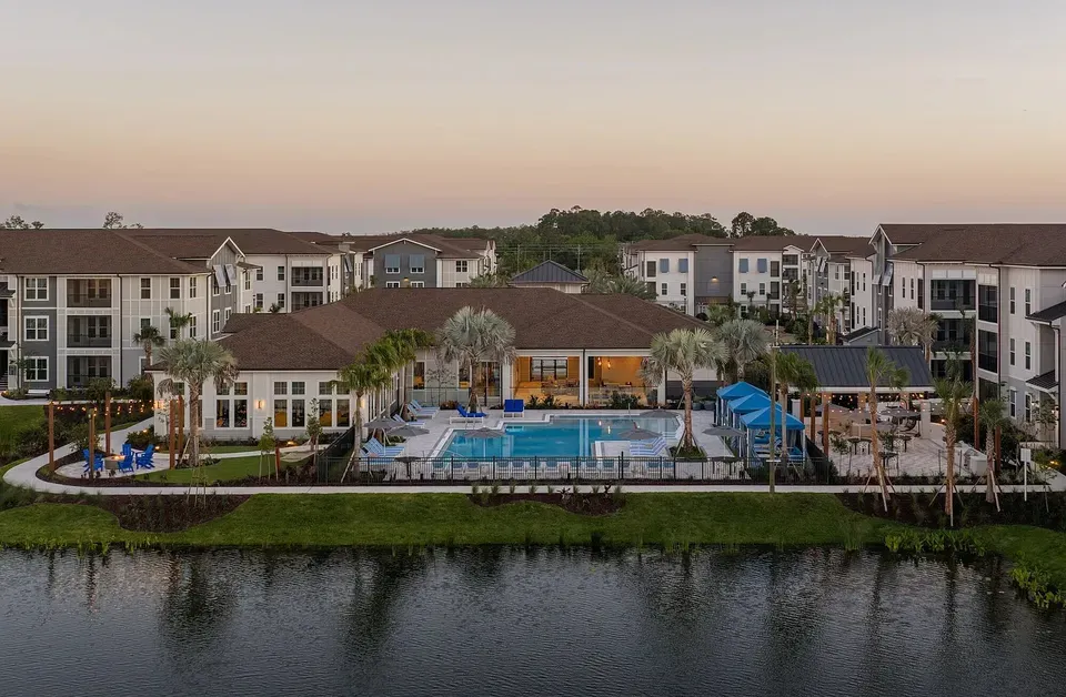 3 Bed 2 Bath Contemporary High-Rise Condo in Orlando, FL - 1