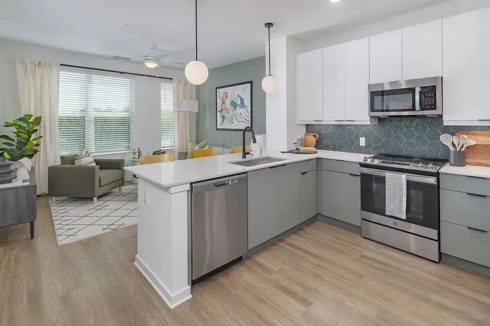 3 Bed 2 Bath Contemporary High-Rise Condo in Orlando, FL - 1