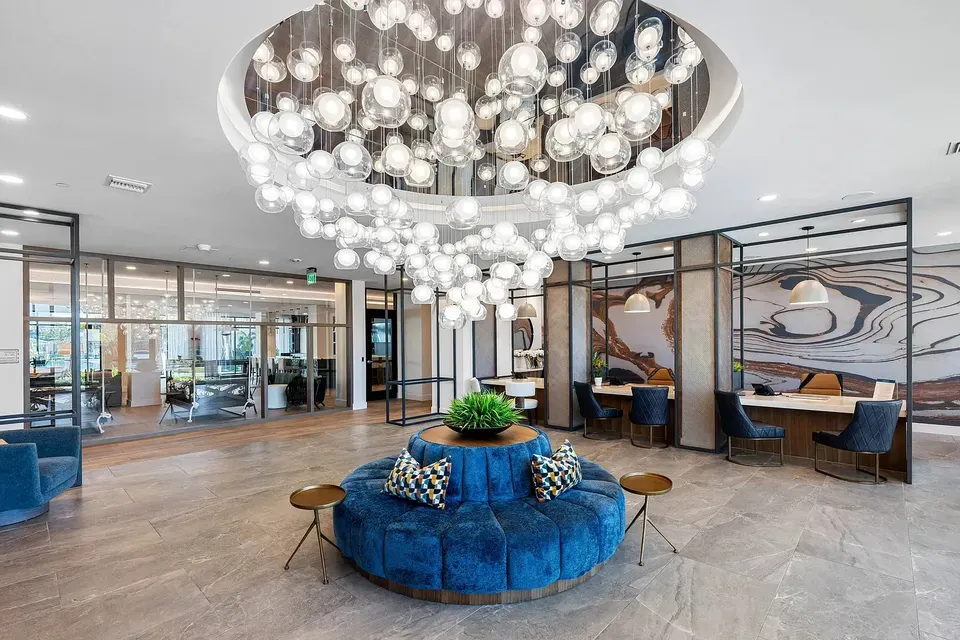 3 Bed 2 Bath Contemporary High-Rise Condo in Orlando, FL - 1