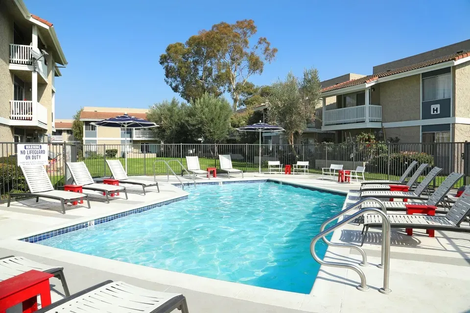 3 Bed 2 Bath Contemporary High-Rise Condo in Oxnard, CA - 3