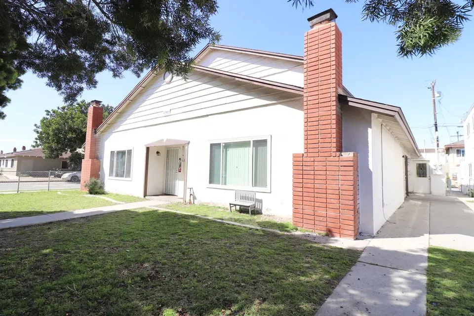 3 Bed 2 Bath Contemporary High-Rise Condo in Oxnard, CA