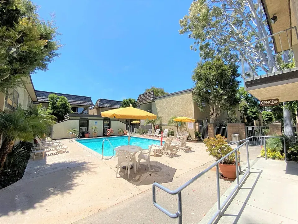 3 Bed 2 Bath Contemporary High-Rise Condo in Oxnard, CA - 1