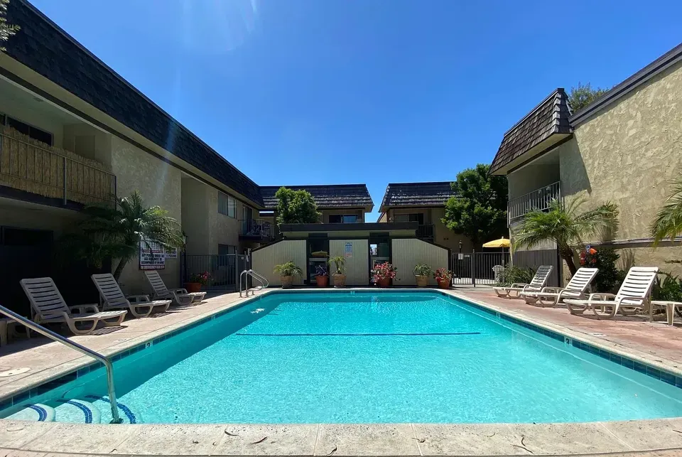 3 Bed 2 Bath Contemporary High-Rise Condo in Oxnard, CA - 2
