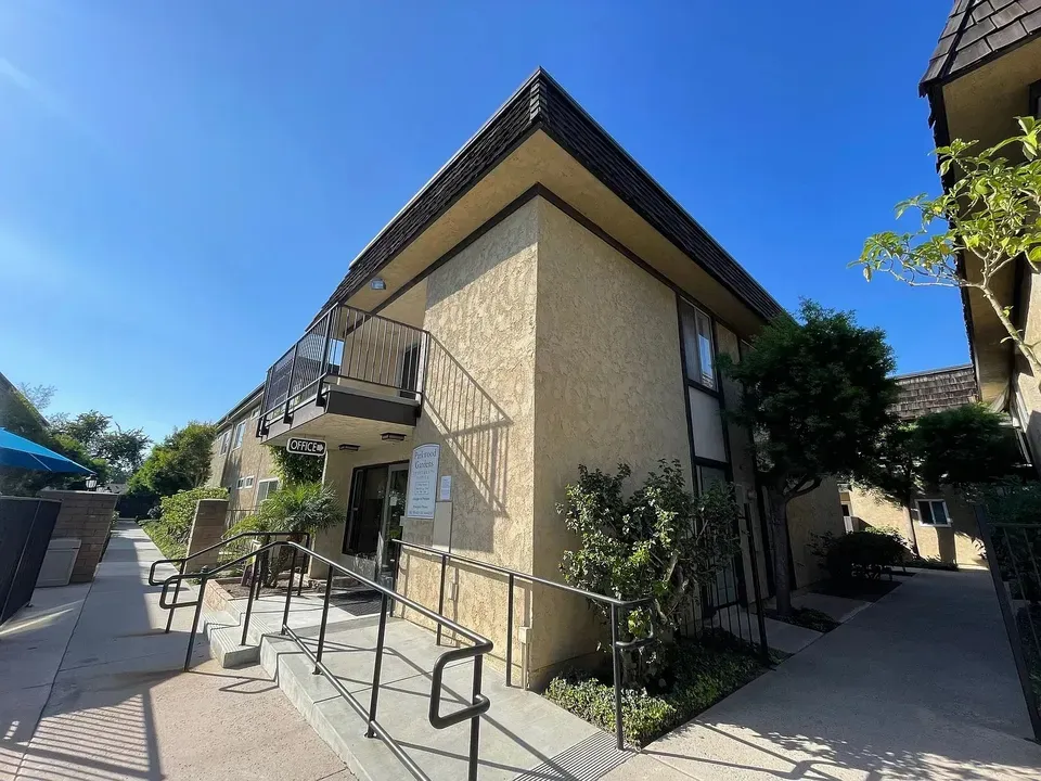 3 Bed 2 Bath Contemporary High-Rise Condo in Oxnard, CA - 4
