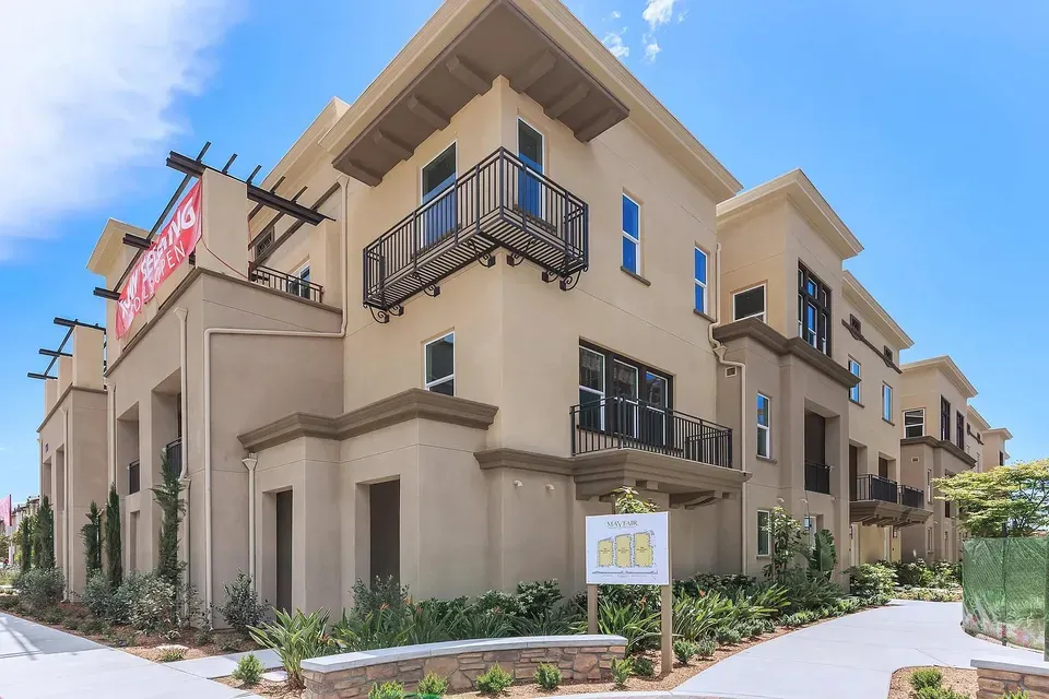 3 Bed 2 Bath Contemporary High-Rise Condo in Oxnard, CA - 1
