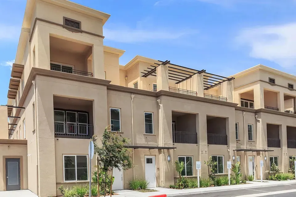 3 Bed 2 Bath Contemporary High-Rise Condo in Oxnard, CA - 2