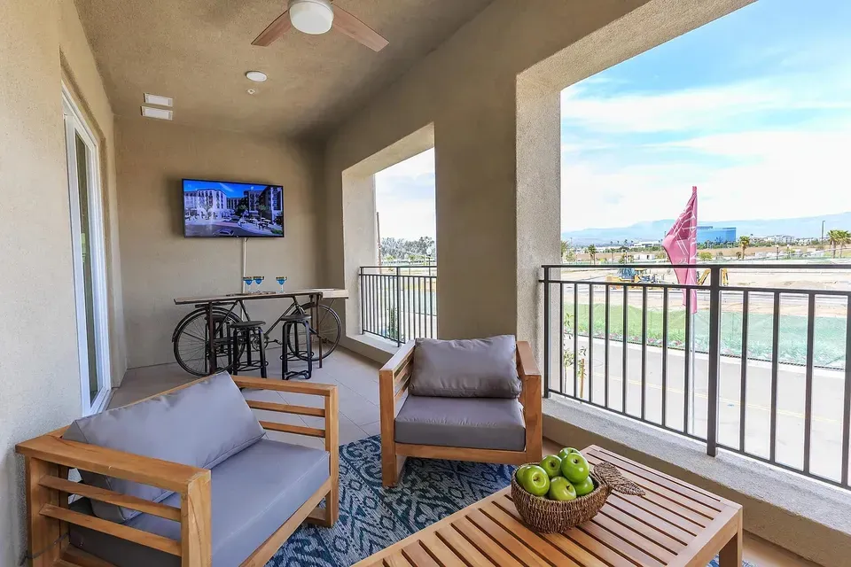 3 Bed 2 Bath Contemporary High-Rise Condo in Oxnard, CA - 5