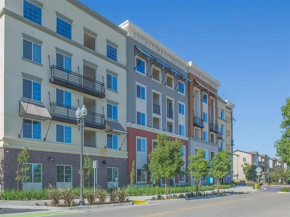 3 Bed 2 Bath Contemporary High-Rise Condo in Oxnard, CA - 1