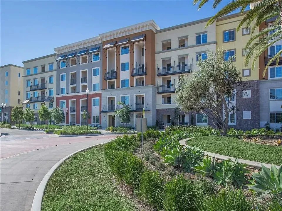 3 Bed 2 Bath Contemporary High-Rise Condo in Oxnard, CA - 2