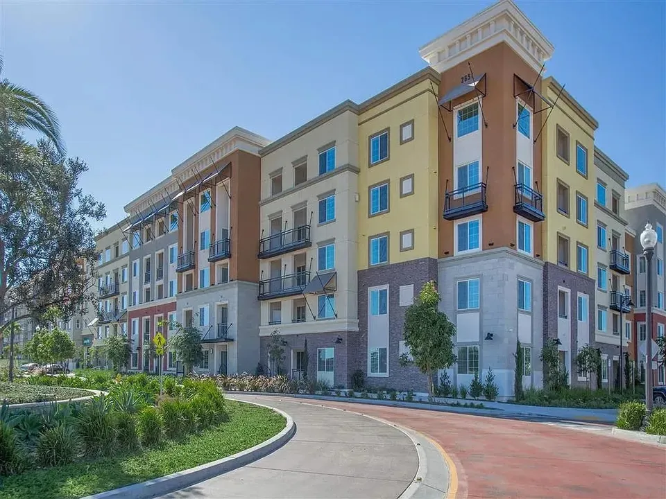 3 Bed 2 Bath Contemporary High-Rise Condo in Oxnard, CA - 3