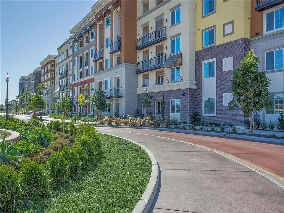 3 Bed 2 Bath Contemporary High-Rise Condo in Oxnard, CA - 4