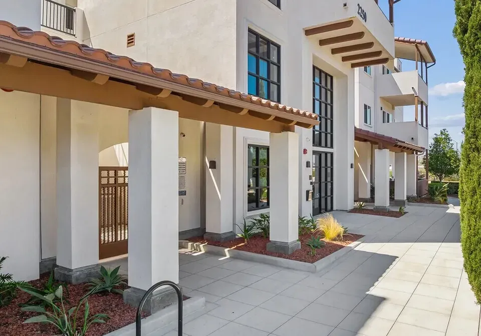 3 Bed 2 Bath Contemporary High-Rise Condo in Oxnard, CA - 1