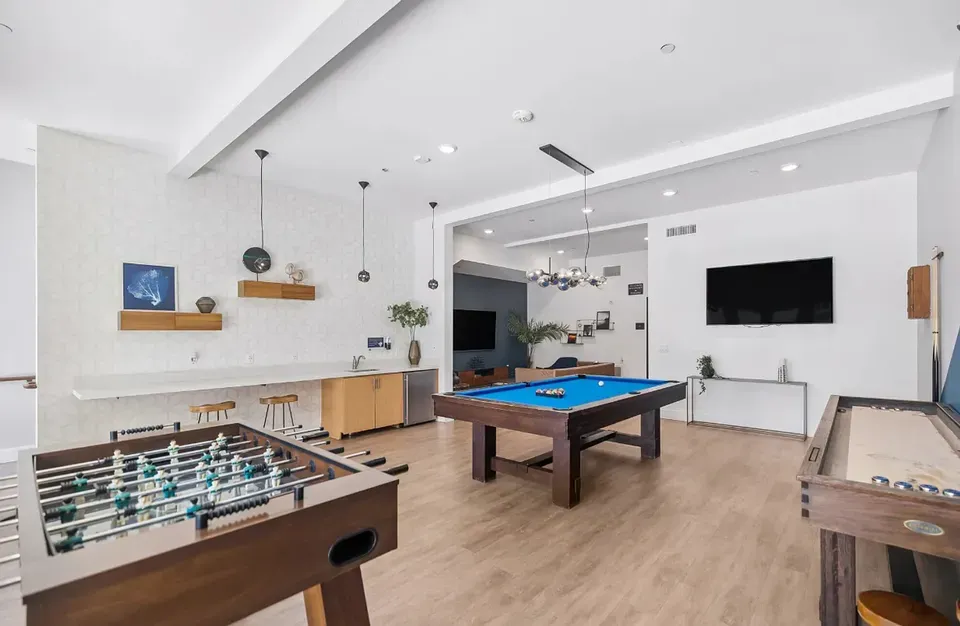 3 Bed 2 Bath Contemporary High-Rise Condo in Oxnard, CA - 4