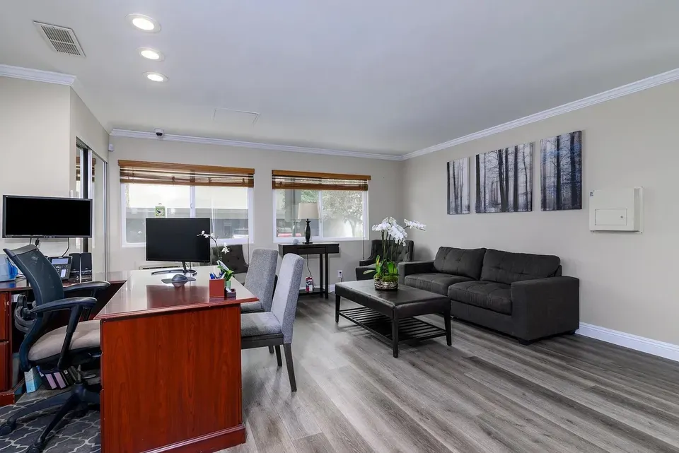3 Bed 2 Bath Contemporary High-Rise Condo in Oxnard, CA - 2