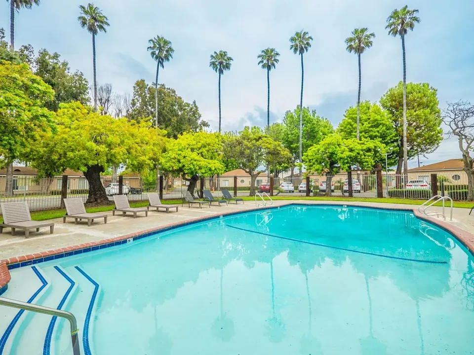 3 Bed 2 Bath Contemporary High-Rise Condo in Oxnard, CA - 1