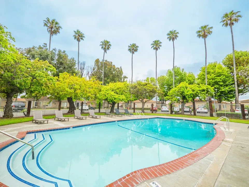 3 Bed 2 Bath Contemporary High-Rise Condo in Oxnard, CA - 2