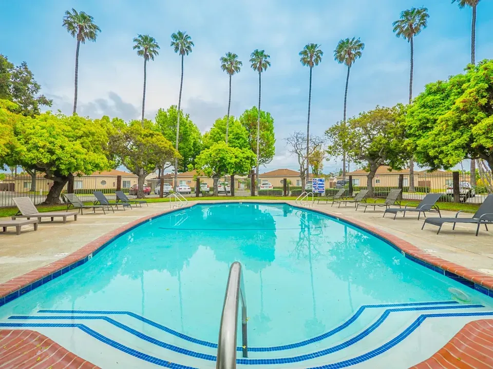 3 Bed 2 Bath Contemporary High-Rise Condo in Oxnard, CA - 4