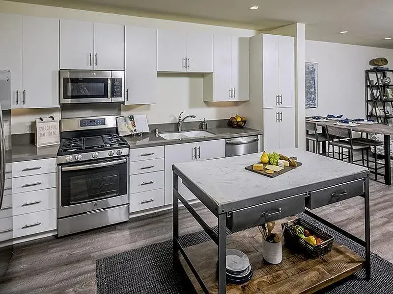 3 Bed 2 Bath Contemporary High-Rise Condo in Oxnard, CA - 2