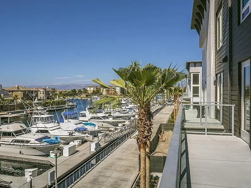 3 Bed 2 Bath Contemporary High-Rise Condo in Oxnard, CA - 3