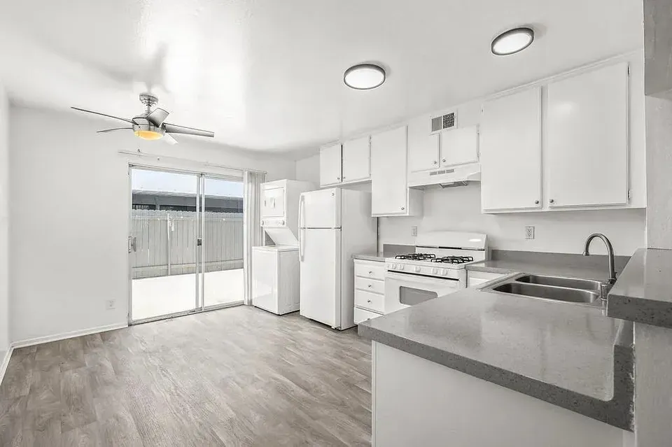 3 Bed 2 Bath Contemporary High-Rise Condo in Oxnard, CA - 1