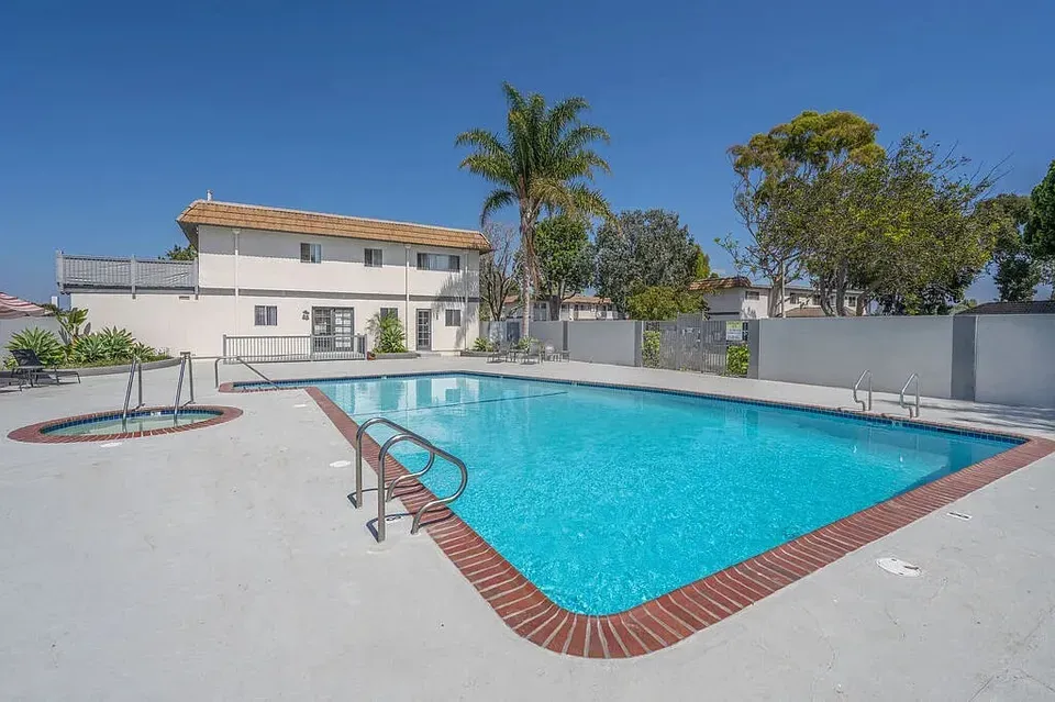 3 Bed 2 Bath Contemporary High-Rise Condo in Oxnard, CA - 2