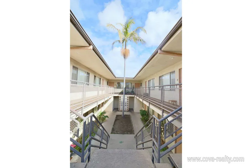 3 Bed 2 Bath Contemporary High-Rise Condo in Oxnard, CA