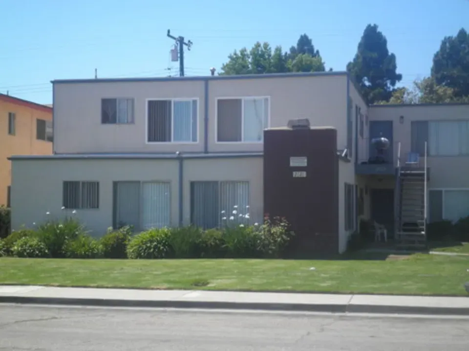 3 Bed 2 Bath Contemporary High-Rise Condo in Oxnard, CA