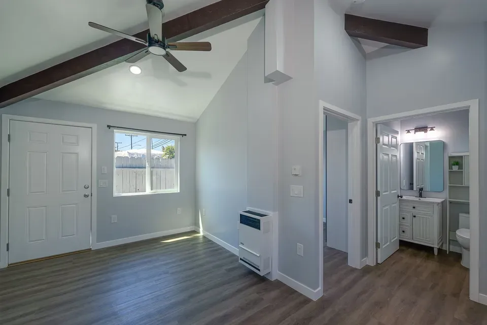3 Bed 2 Bath Contemporary High-Rise Condo in Oxnard, CA