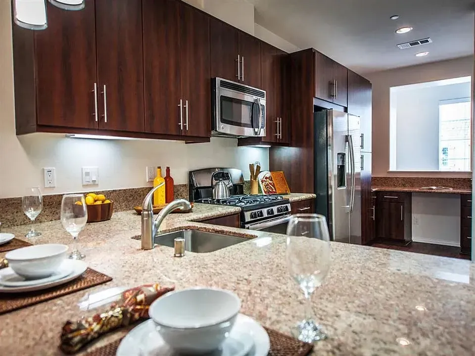 3 Bed 2 Bath Contemporary High-Rise Condo in Oxnard, CA - 1