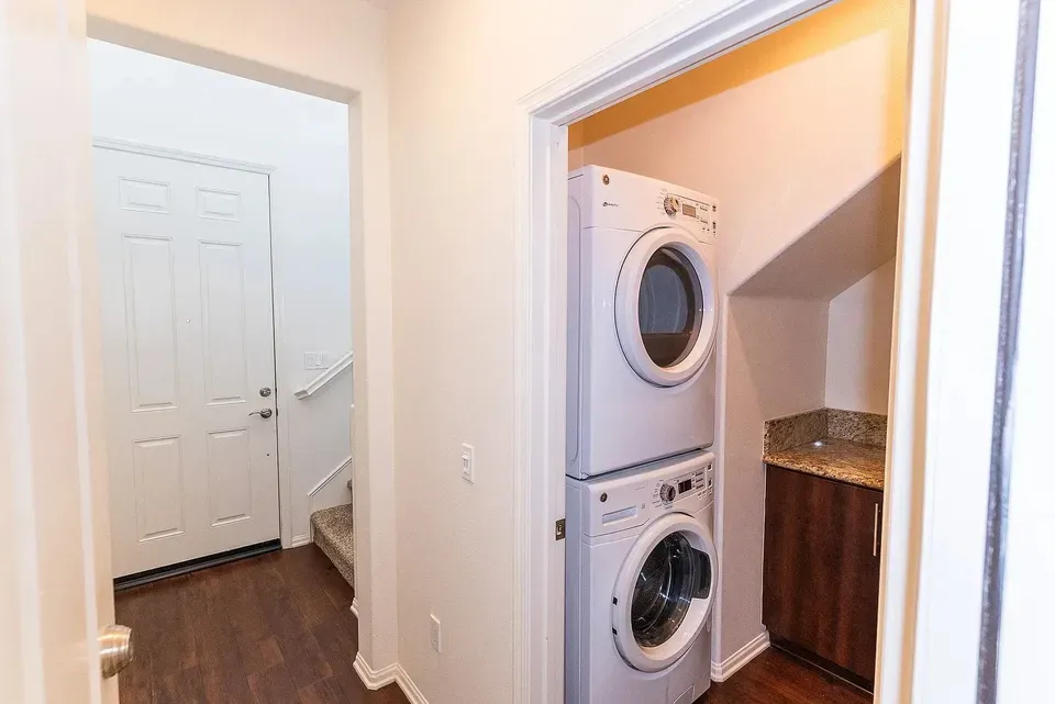 3 Bed 2 Bath Contemporary High-Rise Condo in Oxnard, CA - 2