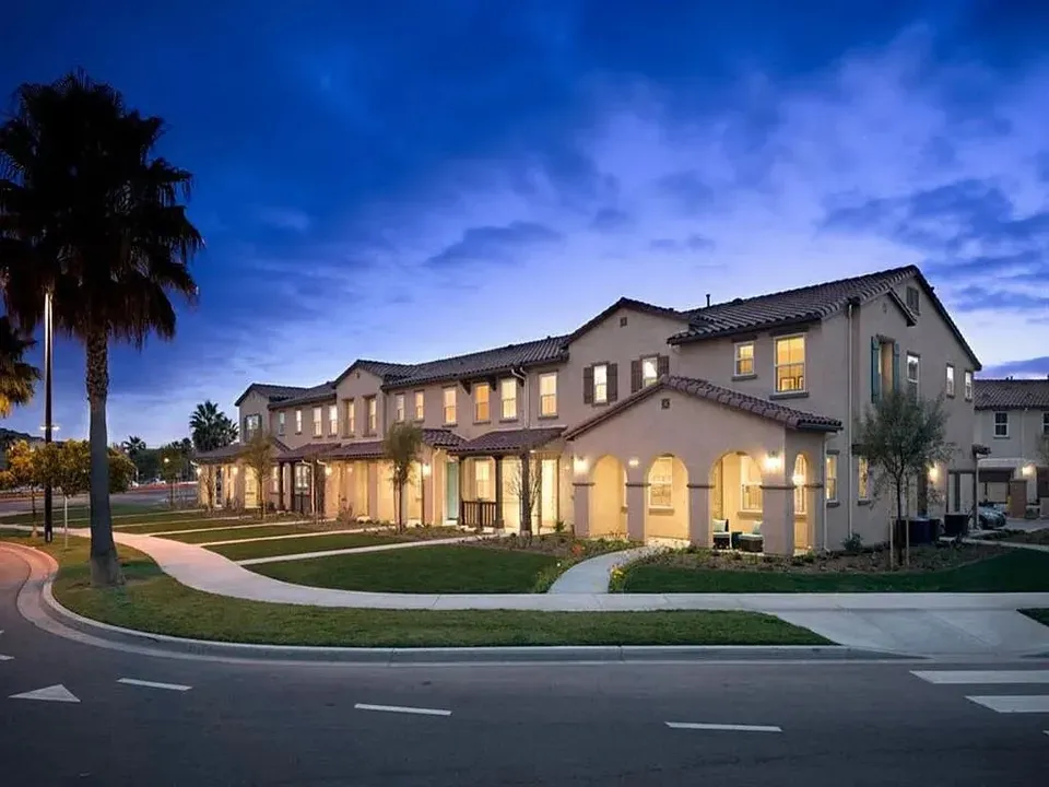 3 Bed 2 Bath Contemporary High-Rise Condo in Oxnard, CA - 3