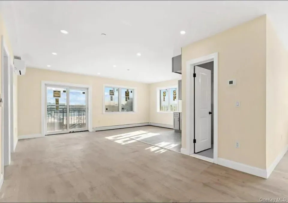3 Bed 2 Bath Contemporary High-Rise Condo in Queens, NY - 2