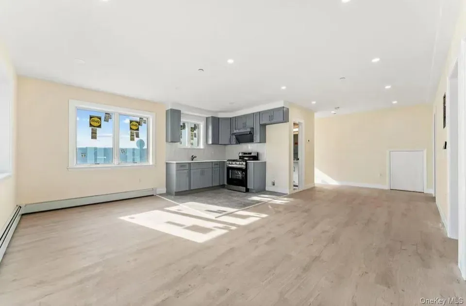 3 Bed 2 Bath Contemporary High-Rise Condo in Queens, NY - 3