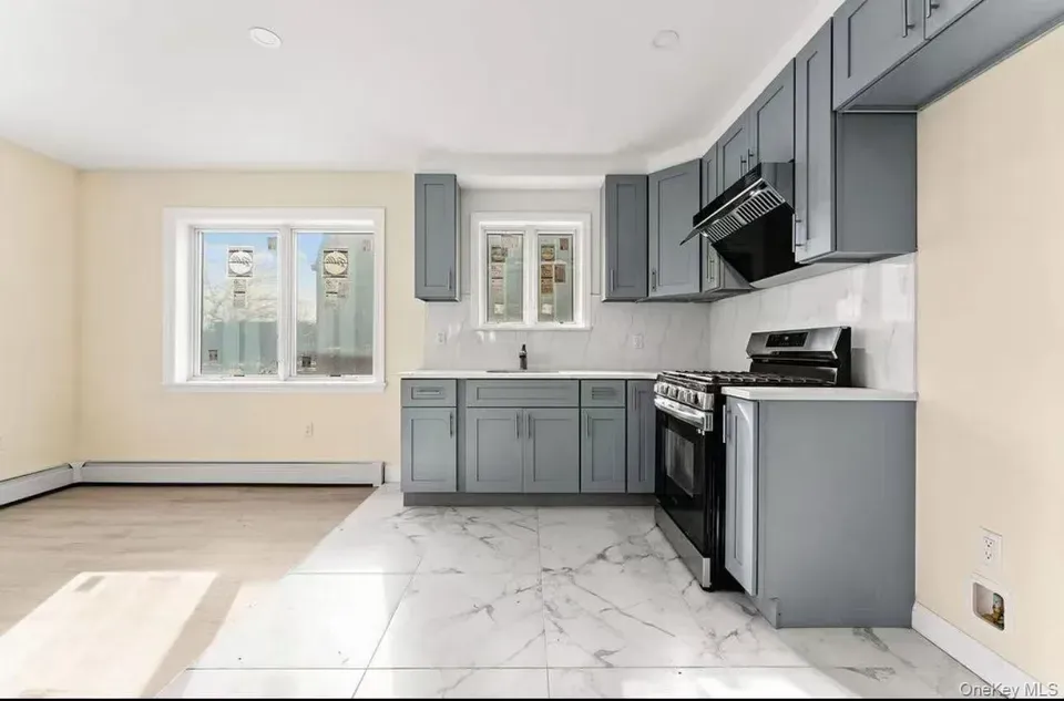 3 Bed 2 Bath Contemporary High-Rise Condo in Queens, NY - 4