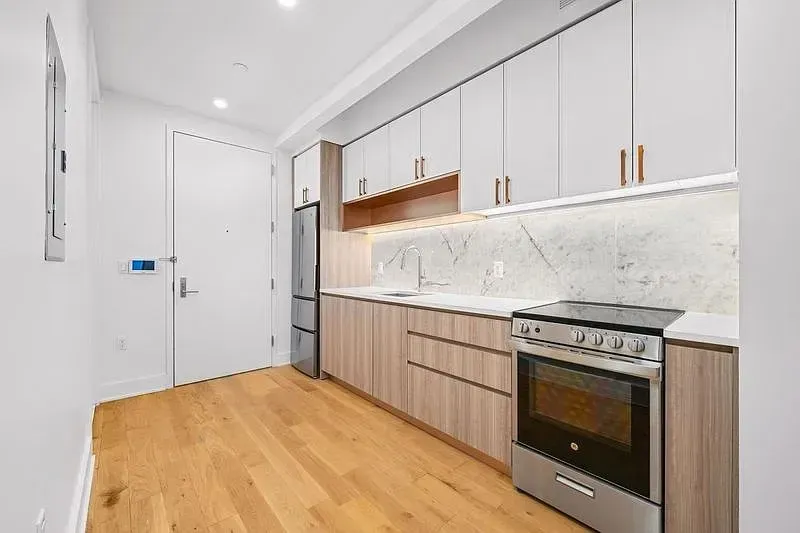 3 Bed 2 Bath Contemporary High-Rise Condo in Queens, NY - 2