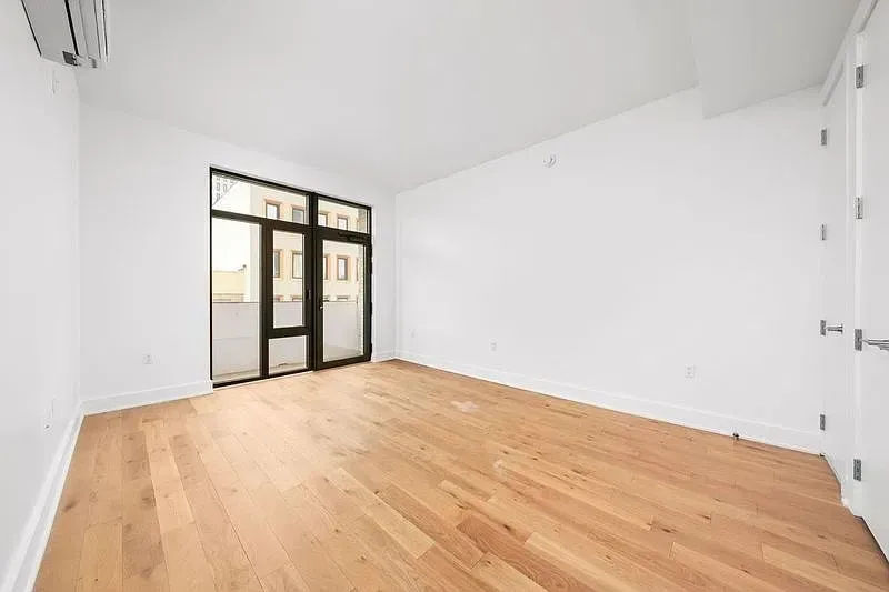 3 Bed 2 Bath Contemporary High-Rise Condo in Queens, NY - 4