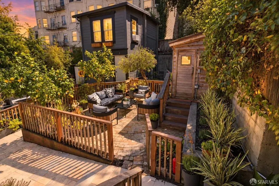3 Bed 2 Bath Contemporary High-Rise Condo in San Francisco, CA - 2