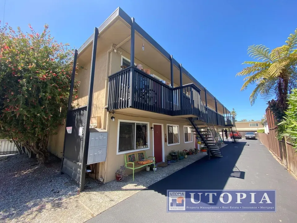 3 Bed 2 Bath Contemporary High-Rise Condo in Santa Cruz, CA
