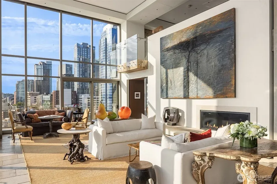 3 Bed 2 Bath Contemporary High-Rise Condo in Seattle, WA - 1