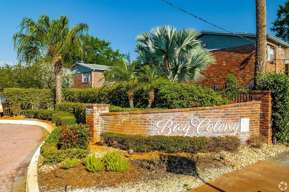 3 Bed 2 Bath Contemporary High-Rise Condo in Tampa, FL - 2