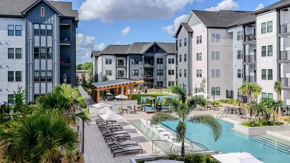 3 Bed 2 Bath Contemporary High-Rise Condo in Tampa, FL - 2