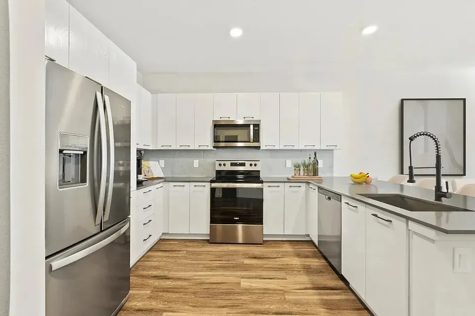 3 Bed 2 Bath Contemporary High-Rise Condo in Tampa, FL - 4