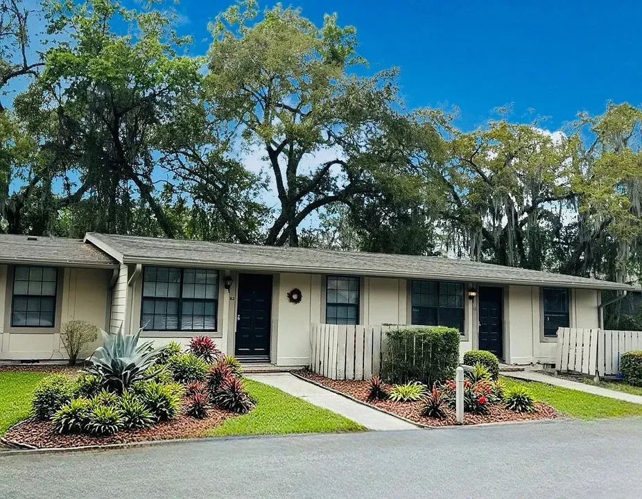 3 Bed 2 Bath Contemporary High-Rise Condo in Tampa, FL - 1