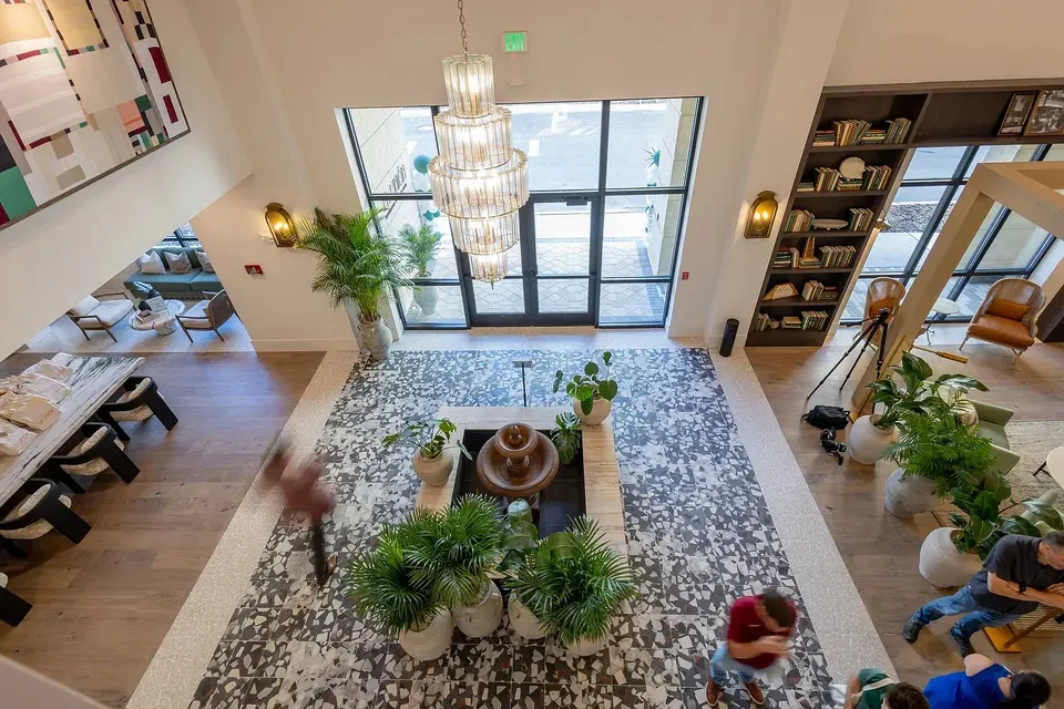 3 Bed 2 Bath Contemporary High-Rise Condo in Tampa, FL - 2