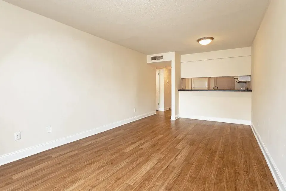 3 Bed 2 Bath Contemporary High-Rise Condo in Tampa, FL - 3