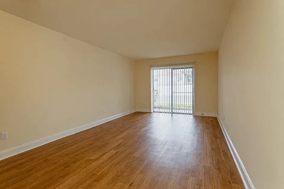 3 Bed 2 Bath Contemporary High-Rise Condo in Tampa, FL - 4