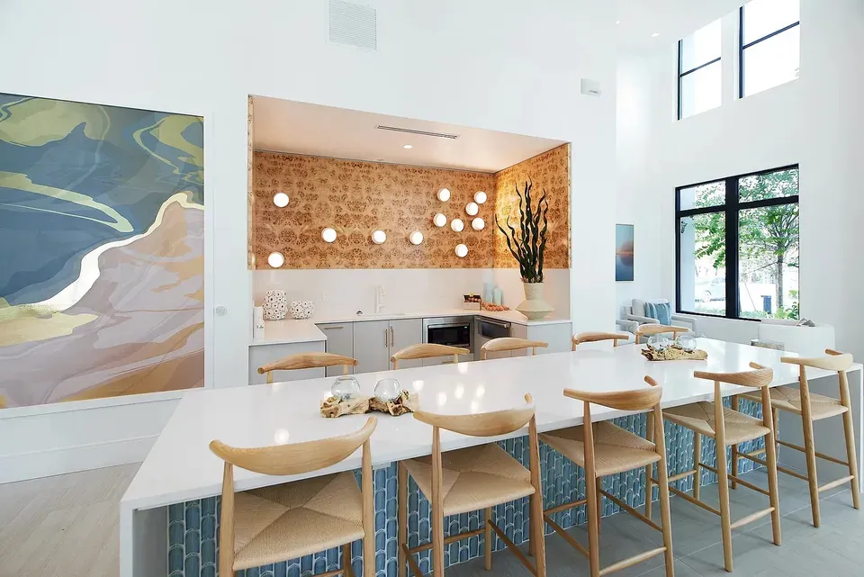 3 Bed 2 Bath Contemporary High-Rise Condo in Tampa, FL - 2