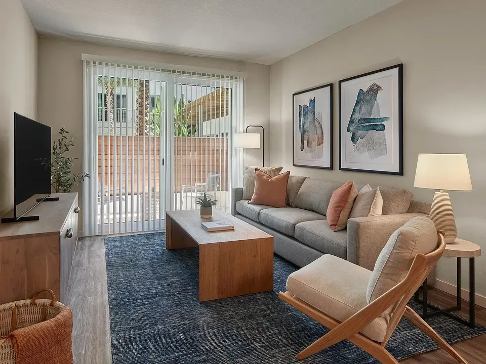 3 Bed 2 Bath Contemporary High-Rise Condo in Tampa, FL - 2